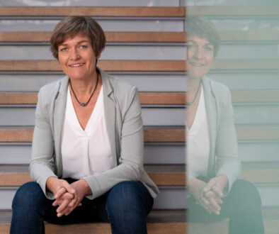 Hanka Schiebold auf Treppe