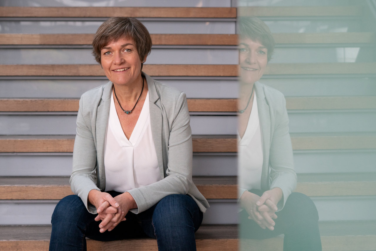 Hanka Schiebold auf Treppe Hanka Schiebold auf Treppe